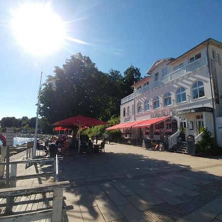 Faehrblick - Pension Direkt Am Wasser Sassnitz Exterior photo