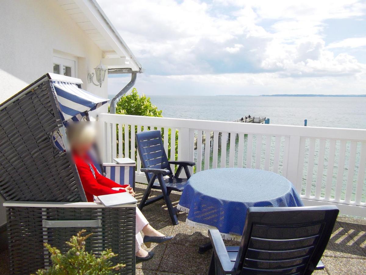 Faehrblick - Pension Direkt Am Wasser Sassnitz Exterior photo